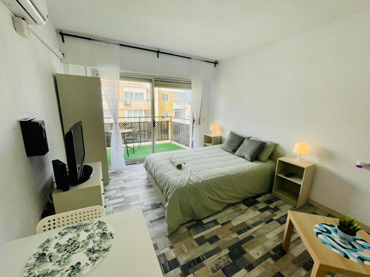 Confortable Estudio Con Terraza, Vistas A La Montana, Mar Y Mas Apartman Torremolinos Kültér fotó