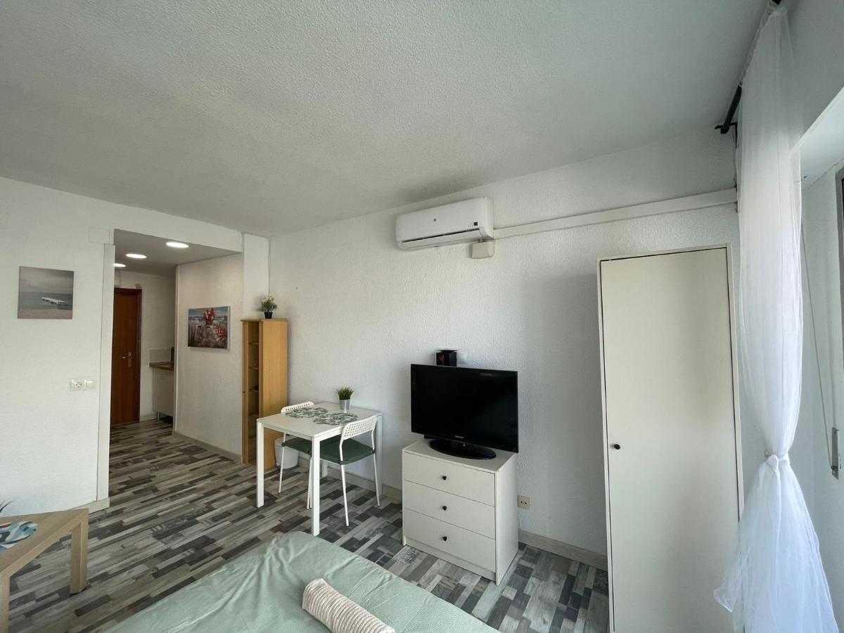Confortable Estudio Con Terraza, Vistas A La Montana, Mar Y Mas Apartman Torremolinos Kültér fotó